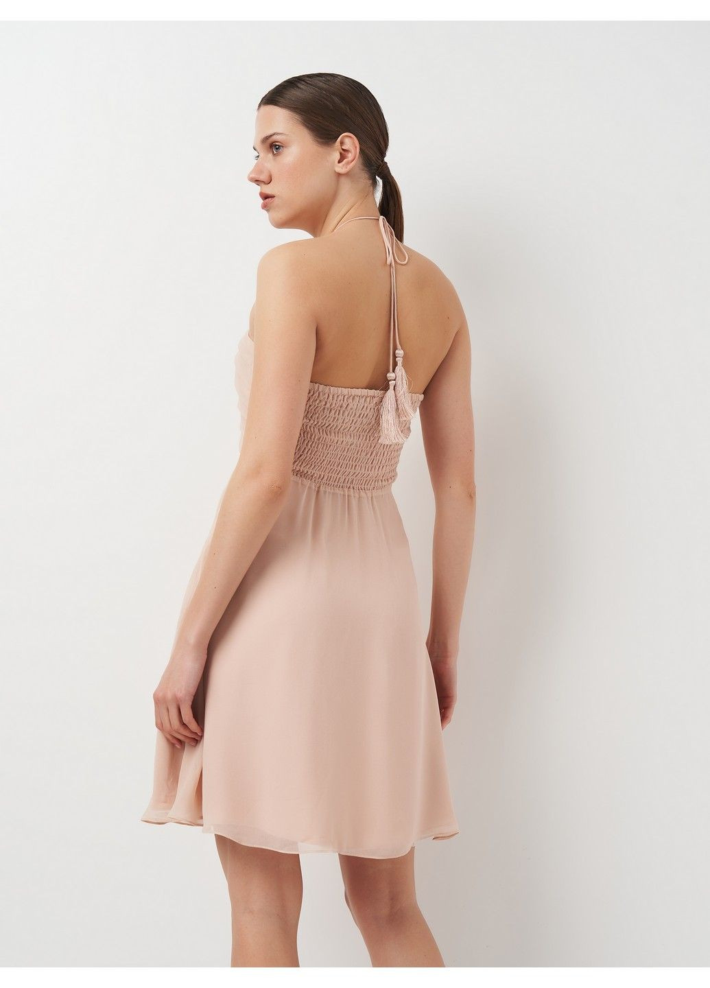 Бежевое коктейльное платье H&M однотонное