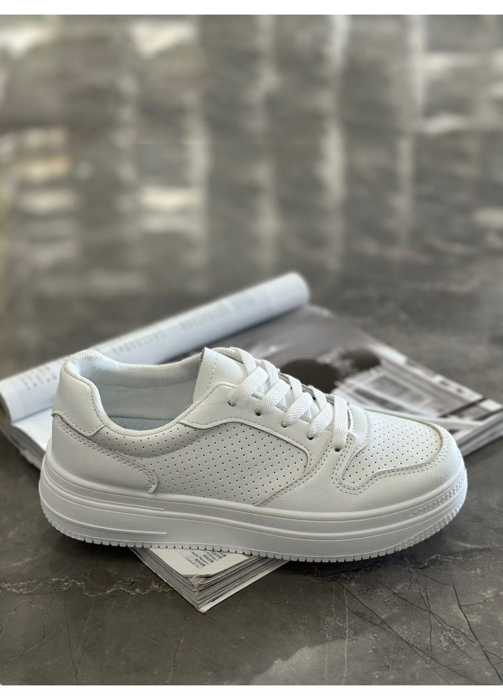 Цветные всесезон кожаные перфорированные кроссовки adwp410 Stilli