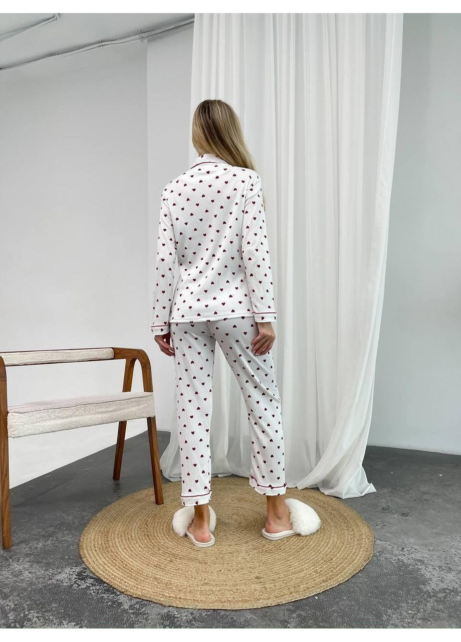 Біла жіноча піжама з тканини креп біла з червоними сердечками / піжама жіноча крепова з довгими штанами у принт сердечок / No Brand