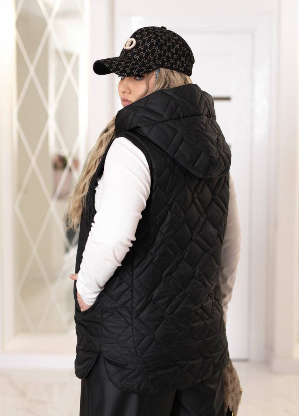 Жіночий стьобаний жилет із плащівки на синтепоні із капюшоном Tik-Tak (358058631)