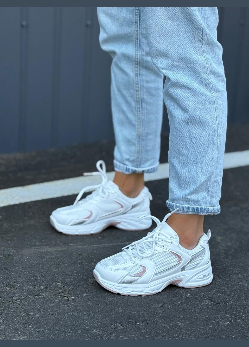 Білі білі жіночі кросівки прес шкіра високої якості рожеві вставки No Brand