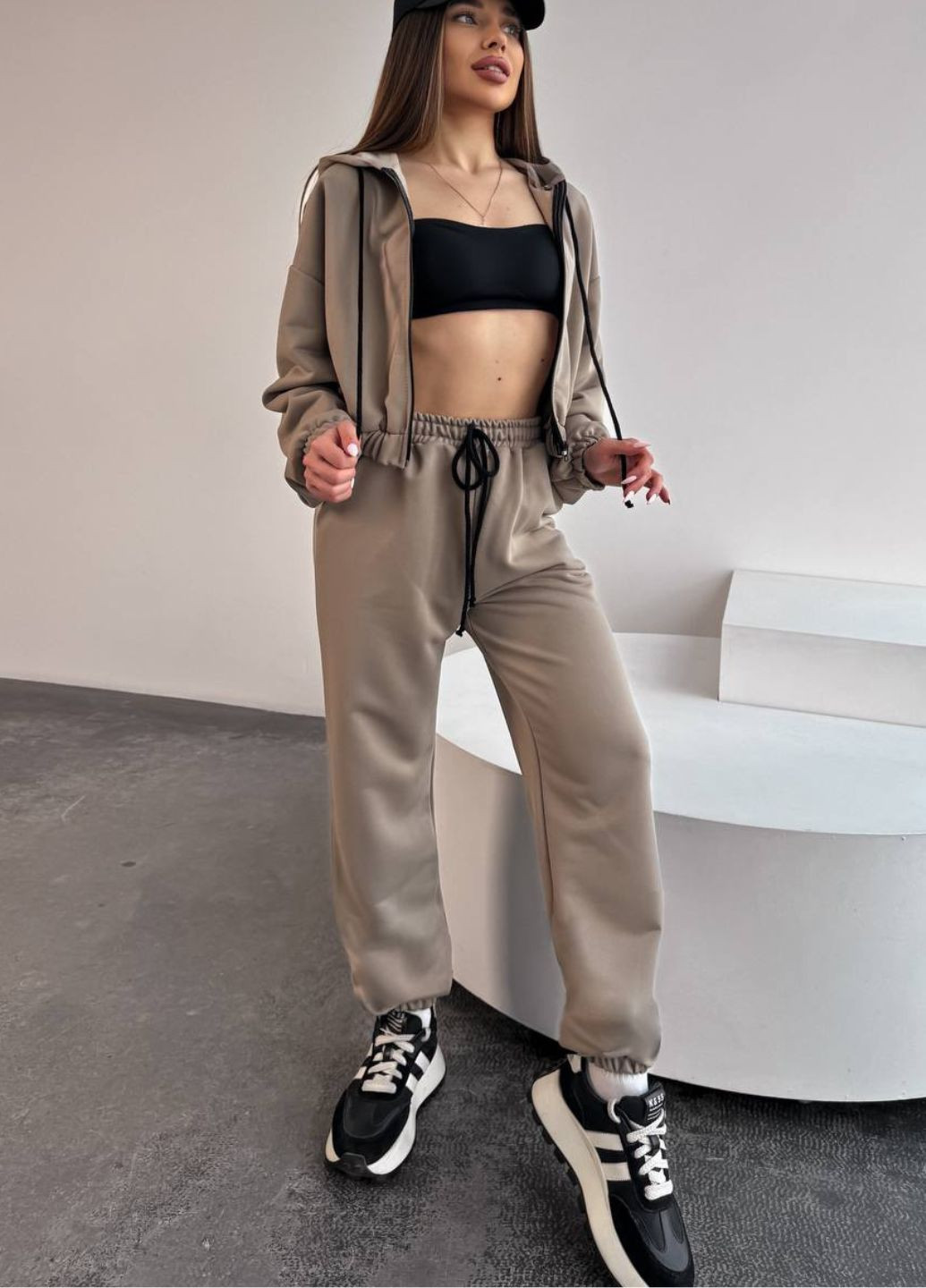 Базовый повседневный костюм двойка: укороченные худые на молнии с капюшоном + джоггеры высокой посадки Tik-Tak (324389216)