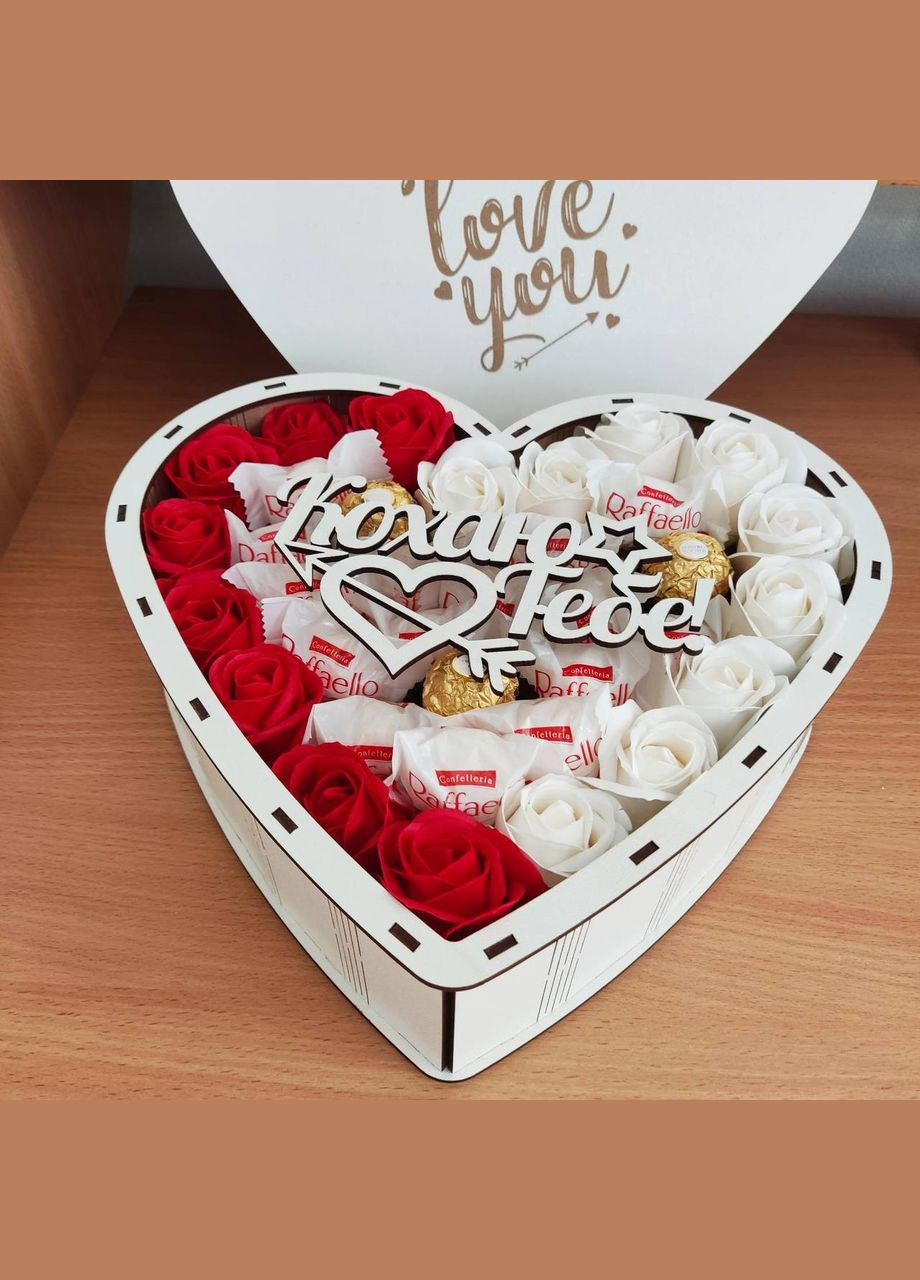 Подарунковий бокс з цукерками та трояндами для дівчини на день народження, на свято (ar77) No Brand (315888832)