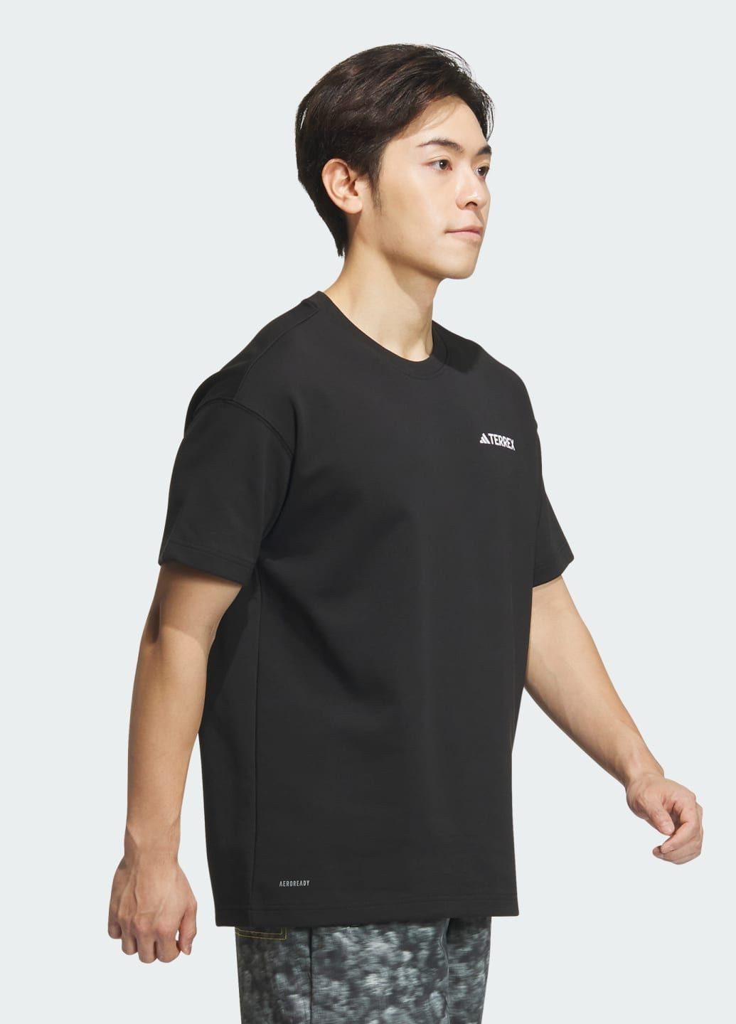 Черная футболка national geographic aeroready graphic short sleeve adidas