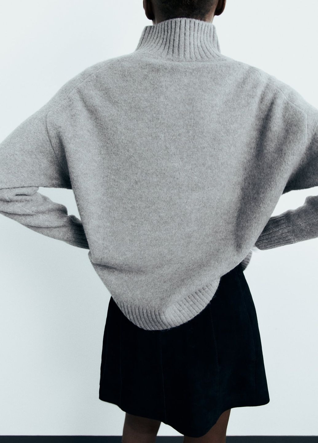 Світло-сірий демісезонний светр Zara