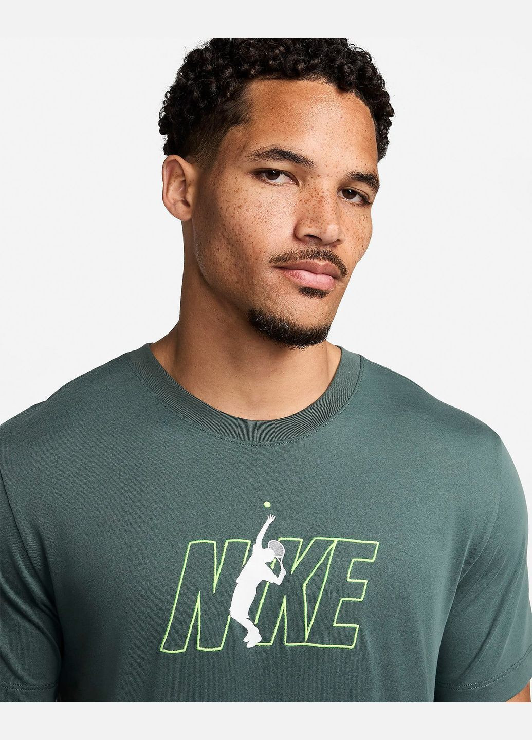 Зеленая мужская футболка court men's dri-fit tennis t-hirt fv8434-338 зеленая Nike