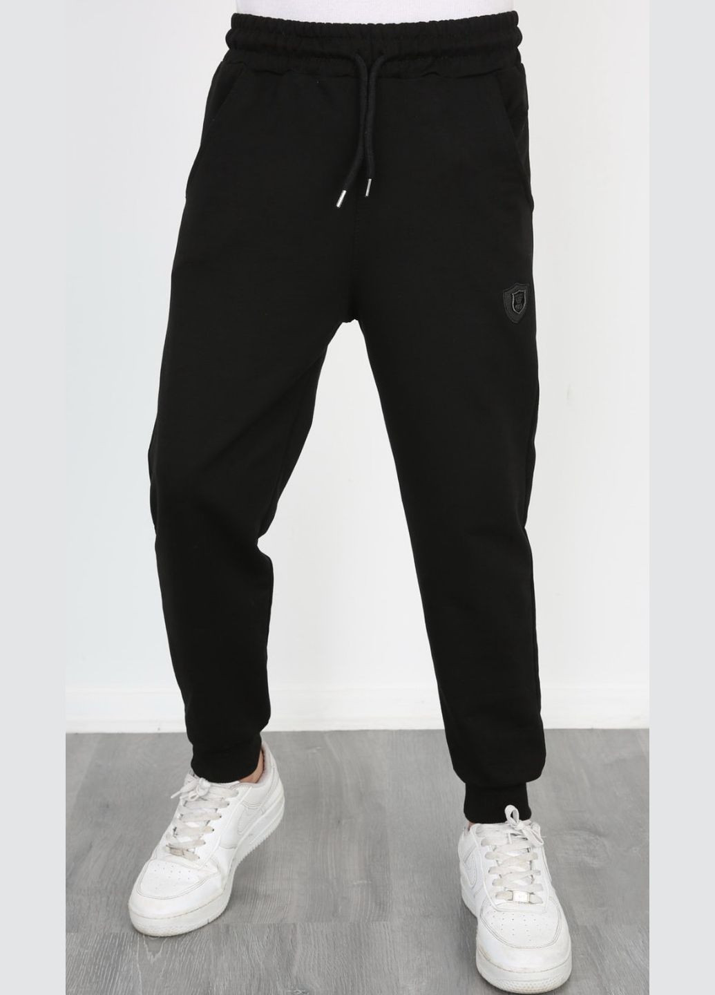 Черные спортивные зимние брюки джоггеры No Brand