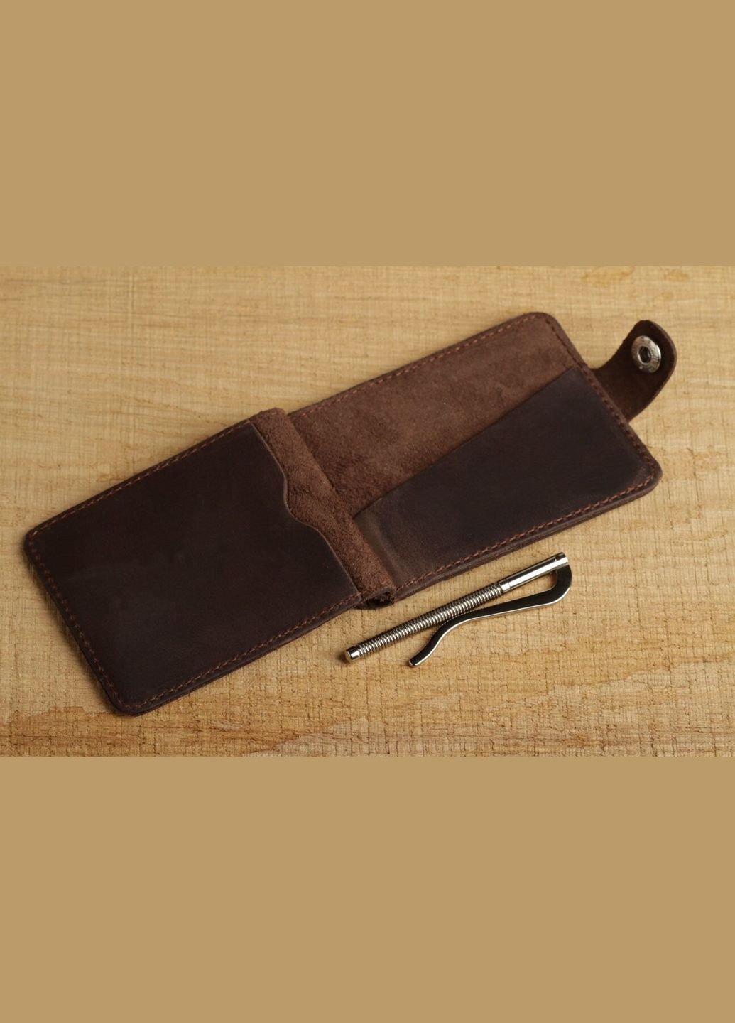 Зажим для денег с карманом для карт на кнопке коричневый (sku_13786) No Brand (329901861)