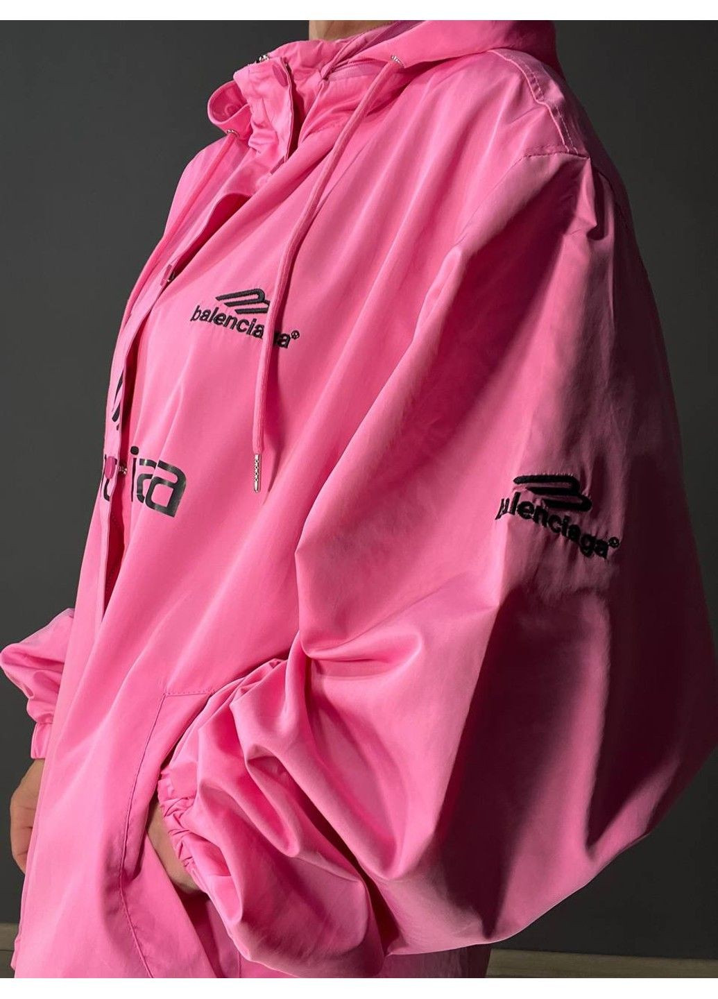 Рожева демісезонна куртка жіноча 9096 вітрівка оверсайз подовжена з капюшоном і написами Lady yep