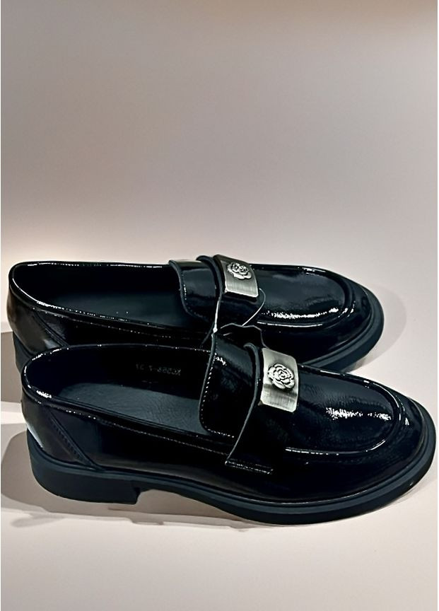 No Brand Жіночі туфлі-лофери чорного кольору із лакової шкіри чорний з натуральна шкіра, — демісезон (353687224)