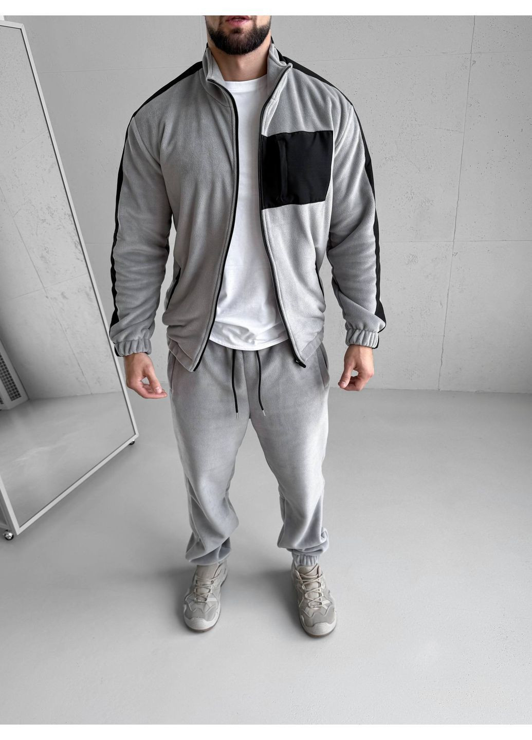 Светло-серый зимний зимний мужской костюм из флиса брючный Vakko