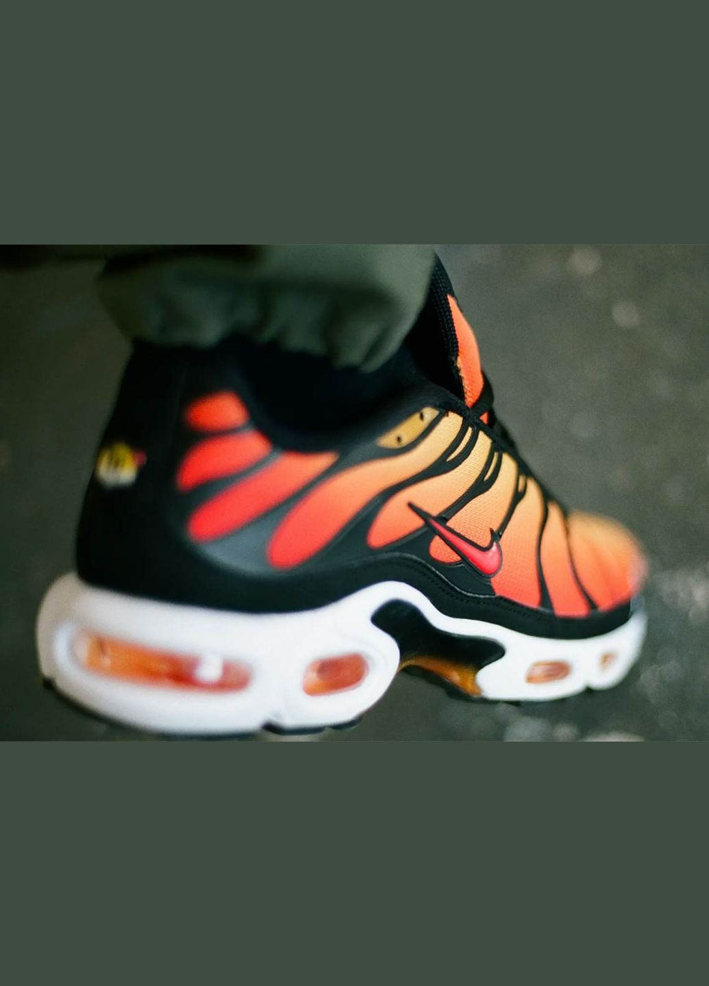 Чорні всесезонні кросовки air max tn plus sunset - 604133-886 Nike