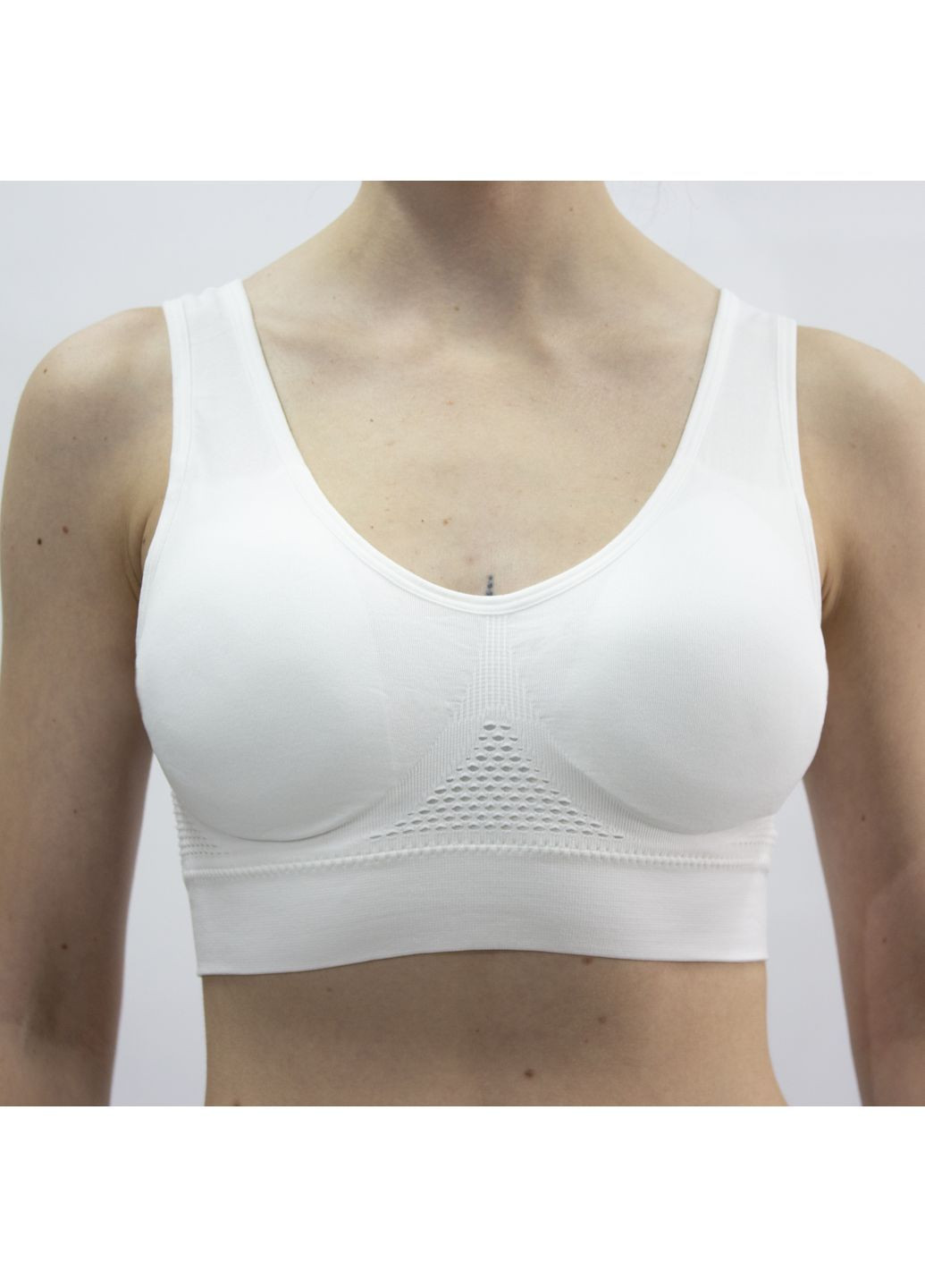Бесшовный спортивный топ-бра белый, мягкая поддержка, дышащий гипоаллергенный материал, р. S–2XL No Brand (363968240)