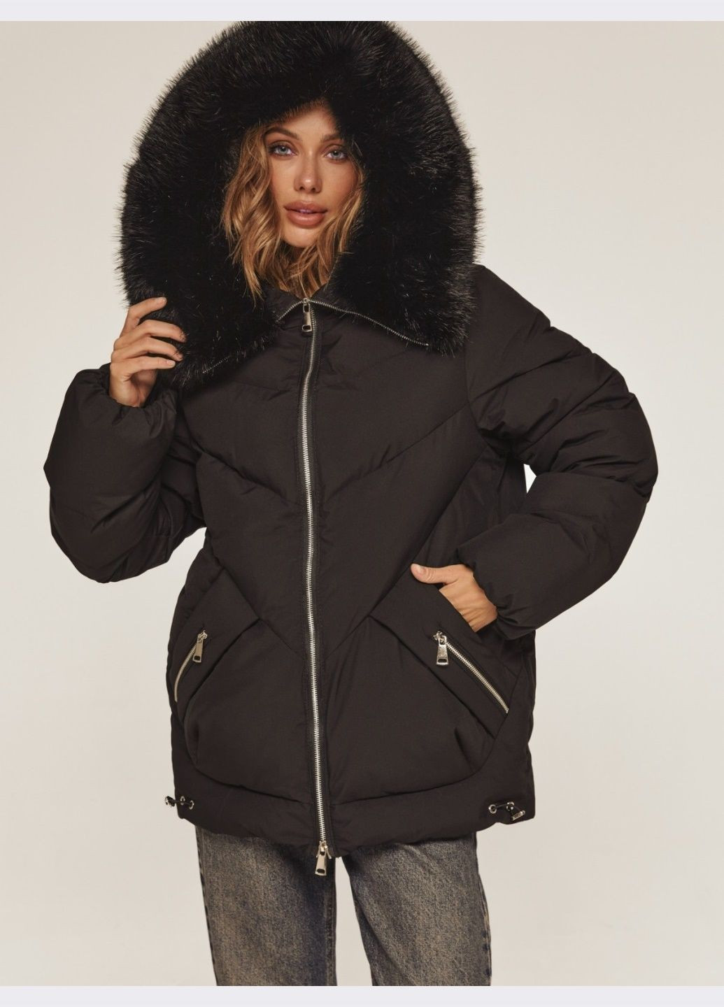 Черная зимняя зимняя куртка чёрного цвета с капюшоном Dressa