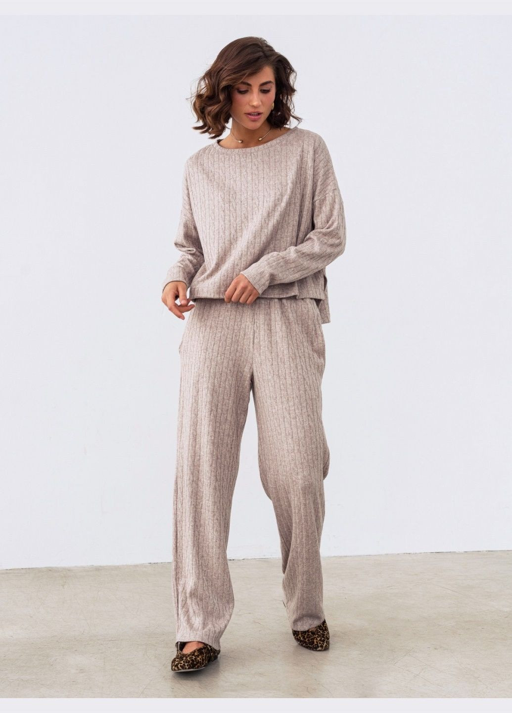 вязаный костюм бежевого цвета с брюками Dressa (304836439)