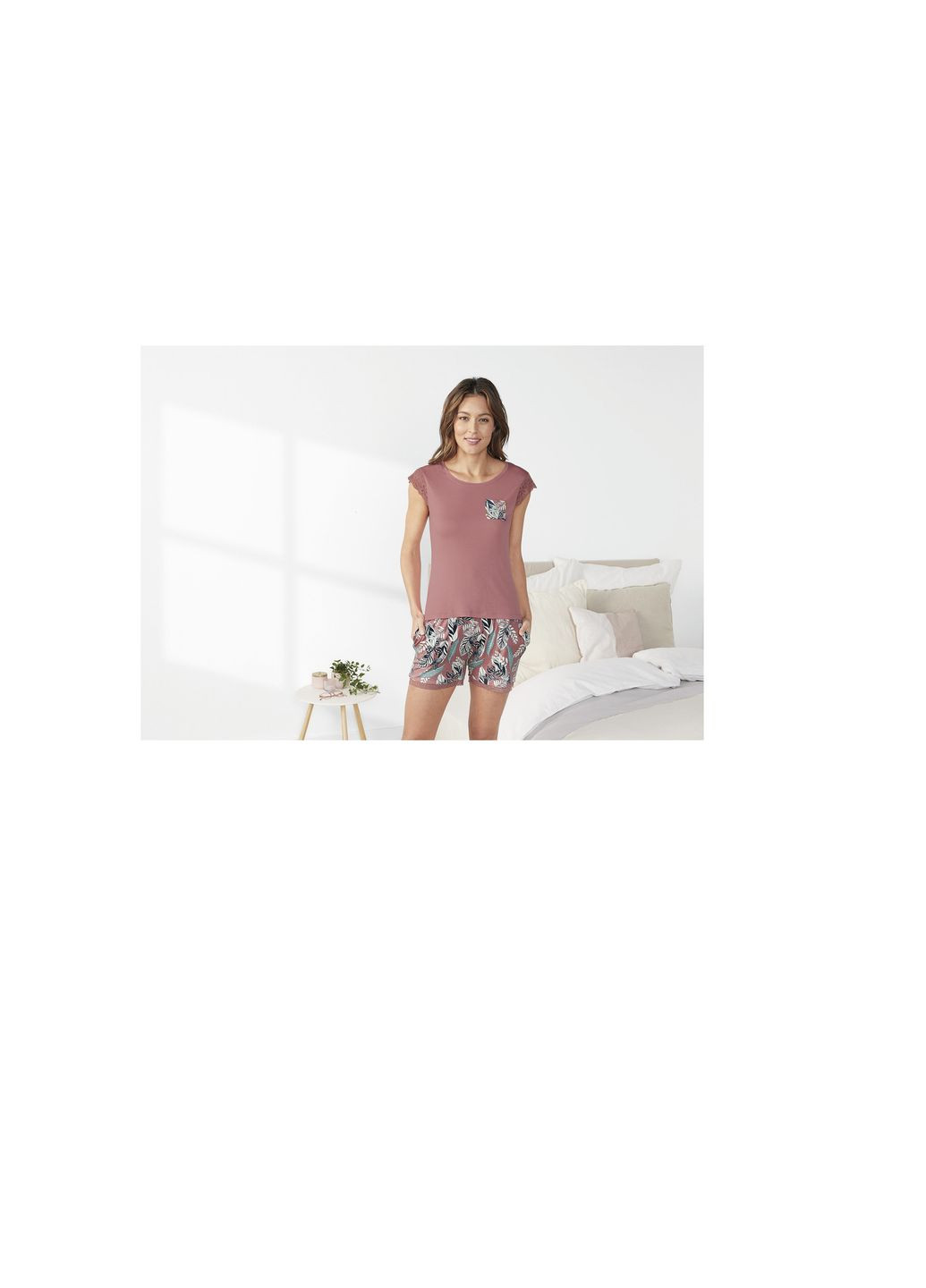 Розовая пижама (футболка и шорты) для женщины 409171 Esmara