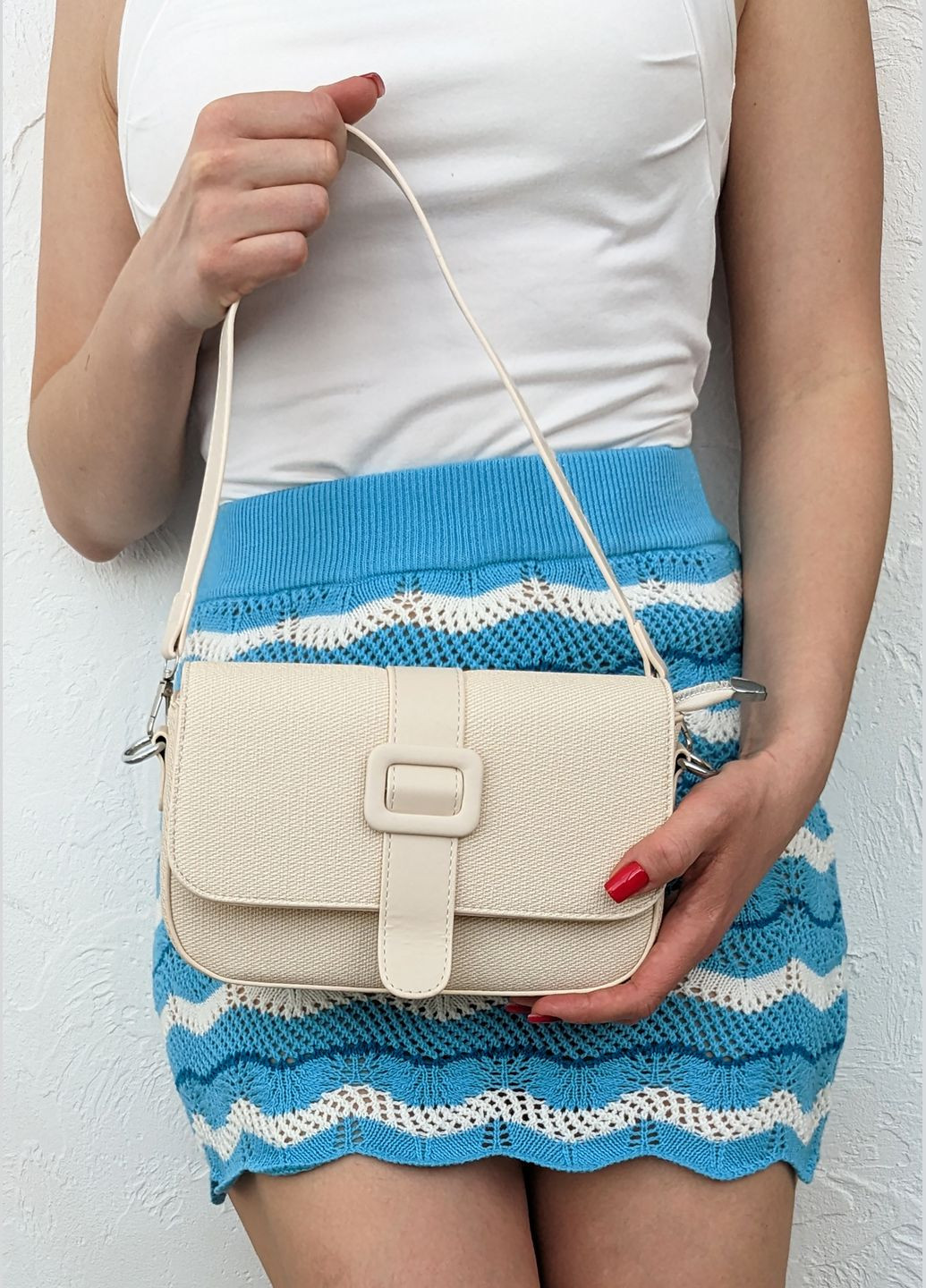 Стильная женская сумка-багет из экокожи с оригинальным декором в виде цепи и имитированного лезвия бритвы InFashion Сумка (327308723)