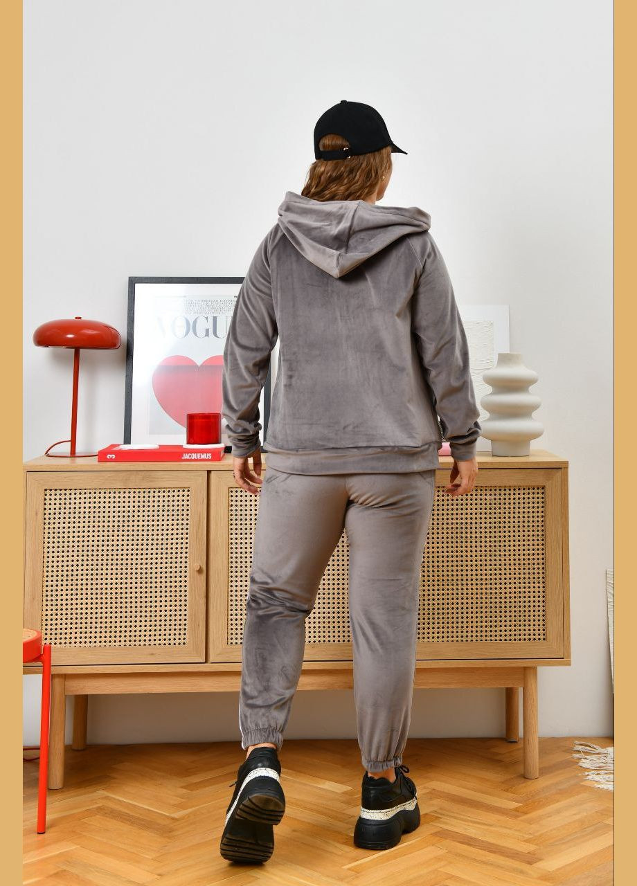 Женский велюровый костюм на меху больших размеров с бежевыми лампасами. You Best (303106984)