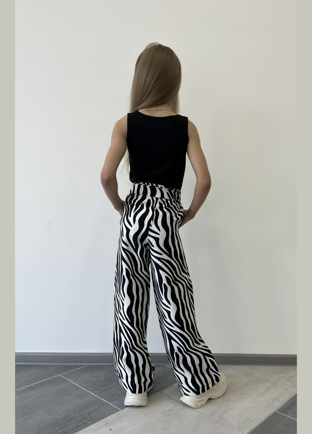 Чорно-білий літній літній костюм двійка для дівчаток 128-164 No Brand