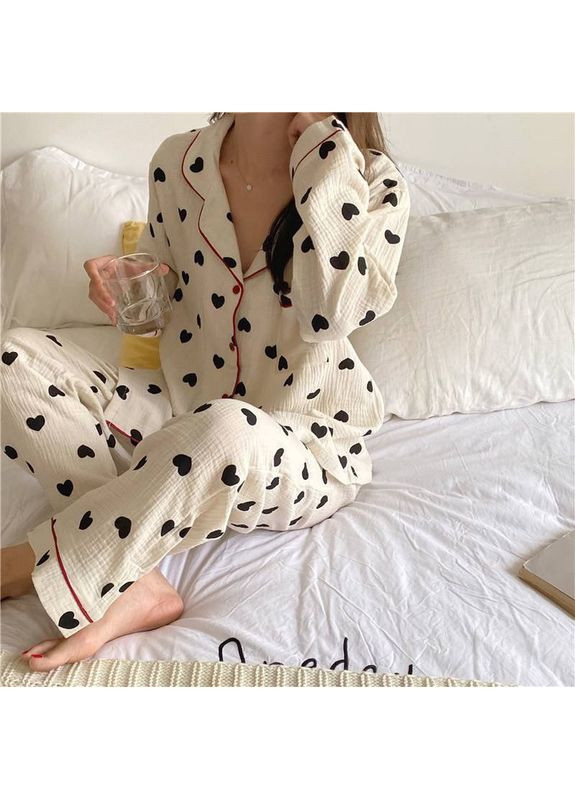 Біла всесезон піжама муслінова солодкі сни домашній брючний комплект в класичному стилі біла з чорними серцями сорочка + брюки No Brand Піжама муслінова в чорні сердечка біла