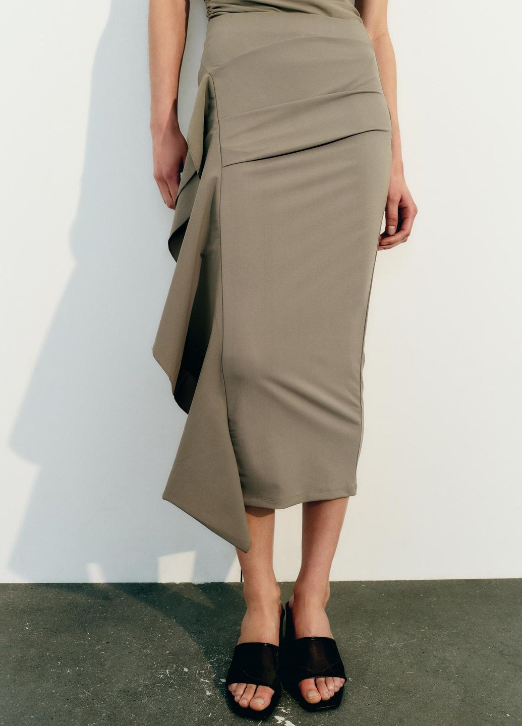 Оливковая (хаки) офисная однотонная юбка Zara