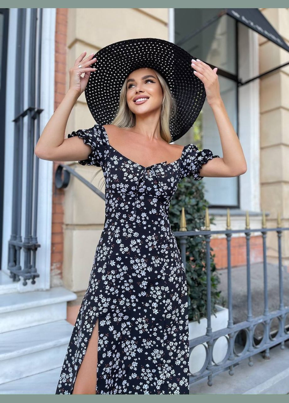 Черно-белое повседневный летнее платье меди с разрезом и цветочным принтом. MonCher с цветочным принтом