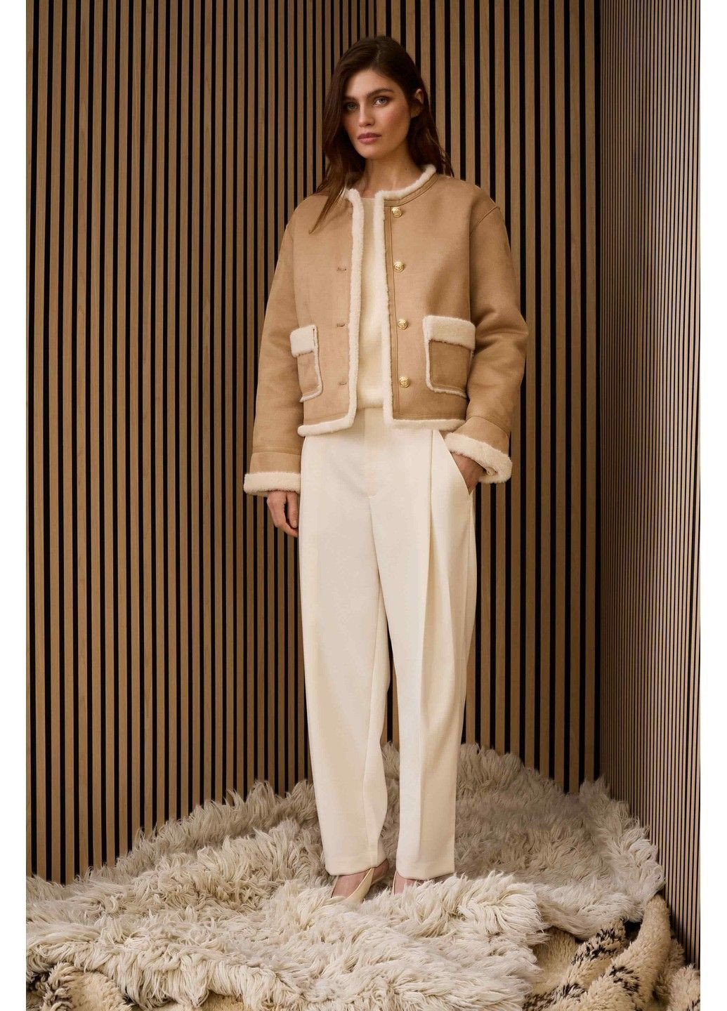 Молочний демісезонний жіночий джемпер молочний джемпер Oui