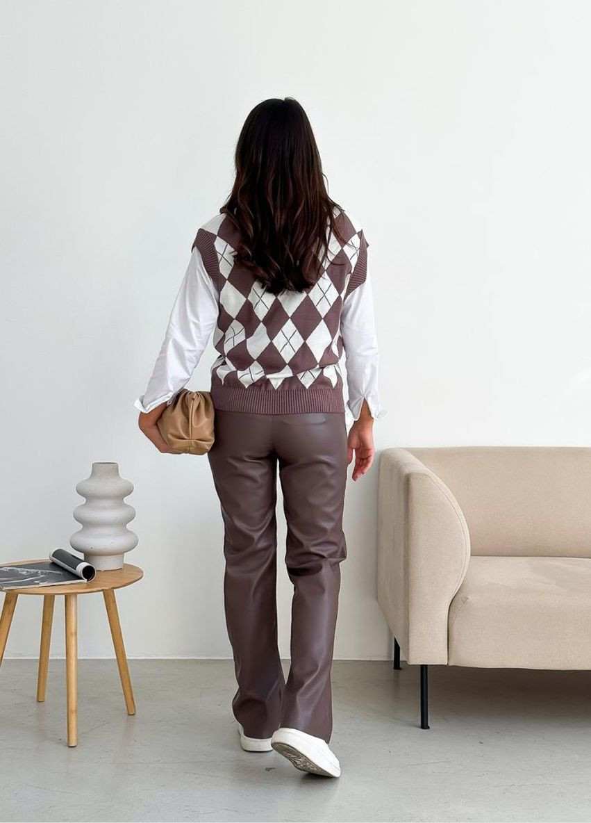 Коричневий демісезонний жіноча в'язана жилетка з візерунком "ромб" — стильна універсальна жилетка artknit (ak33509p) Art Knit