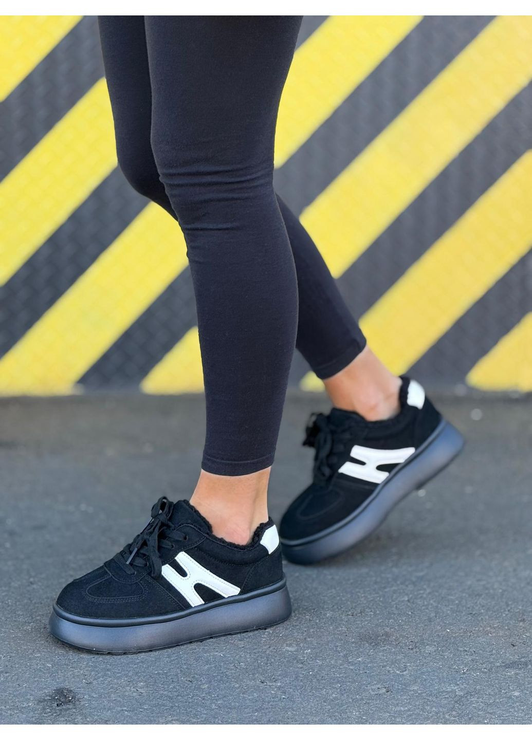 Женские кроссовки чёрные из натуральной замши тёплые на меху кеды на холодную осень зиму No Brand чёрные зима (366089055)