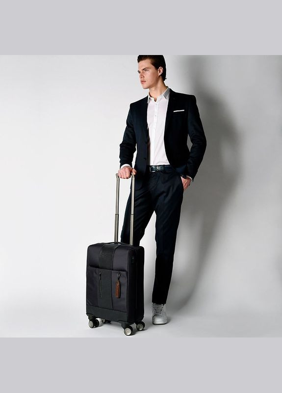 Чемодан на 4 колесах Brief Black S с USB/micro-USB/CONNEQU 35л (BV4444BRBM_N)Brief Piquadro (322206610)