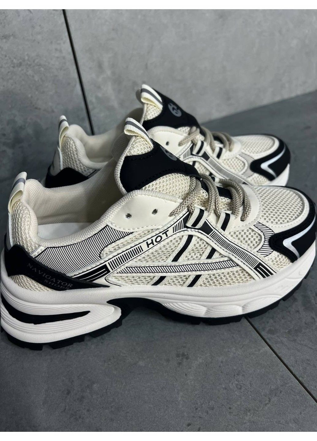 Кросівки жіночі 4001-1 з сіткою та екошкірою висока підошва білі з чорним Navigator чорно-білі всесезони (338707819)