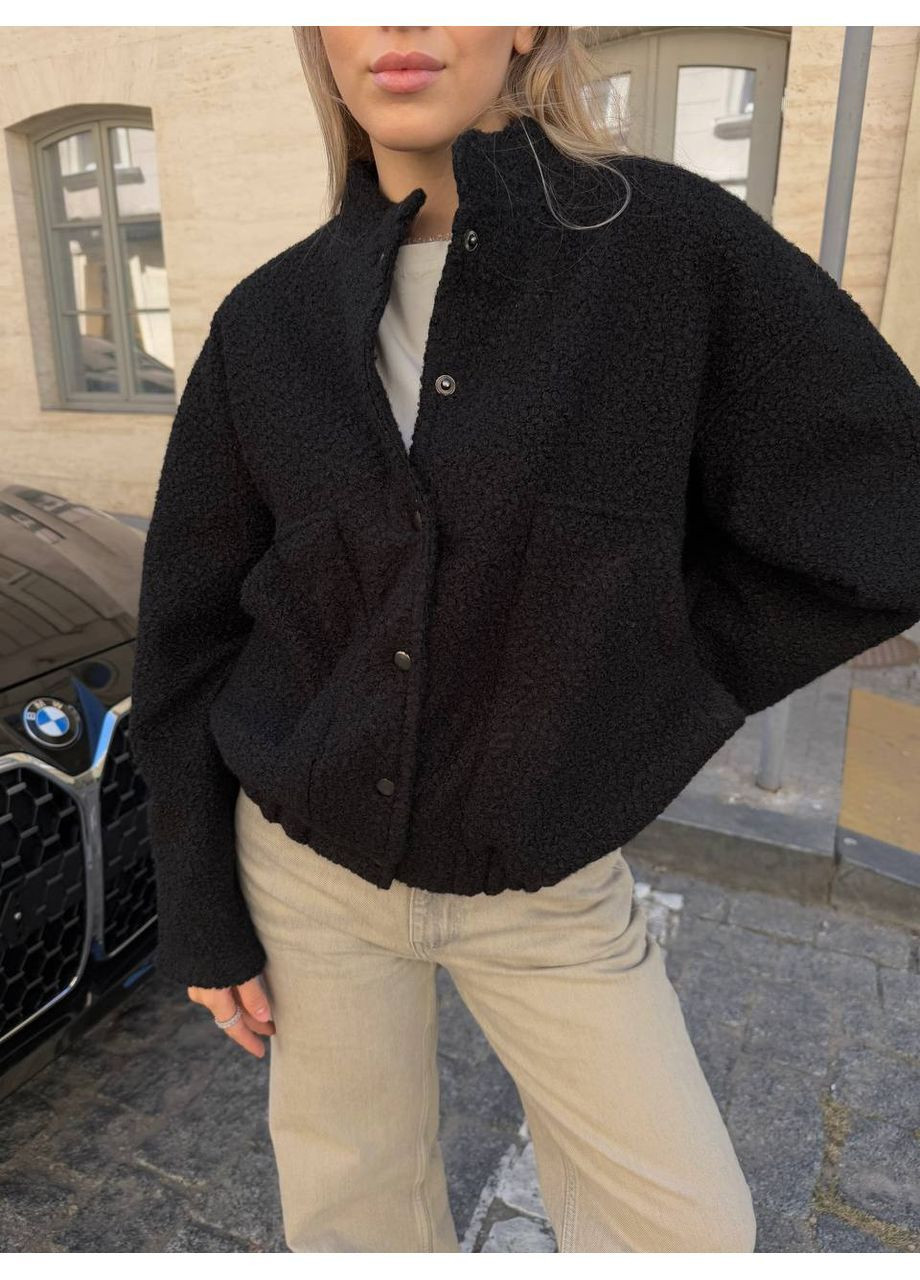 Черная демисезонная женский бомбер из мягкой фактурной ткани. No Brand