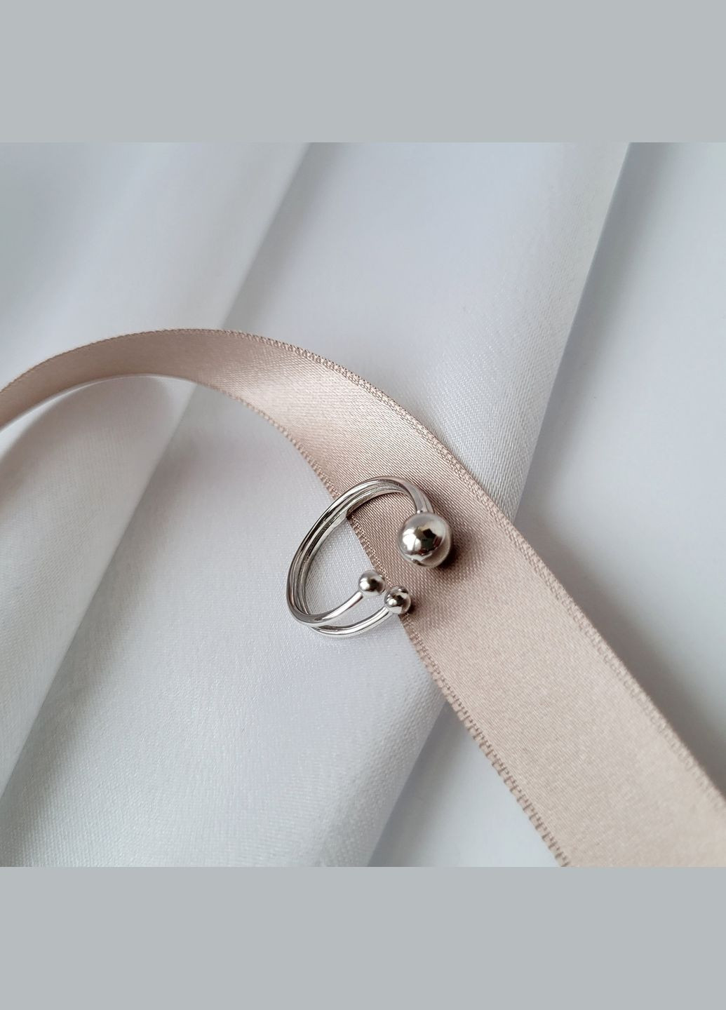 Срібна каблучка без каменів Кульки 17-18 розмір срібло 925 проби Родоване к2/1015 2.00г Nobrand (363969271)