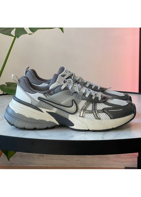 Кросівки жіночі і чоловічі Nike Runtekk v2k Summit White Metalic Silver | Найк Рантекк В2К сірі білі No Brand сірі демісезони (355339565)