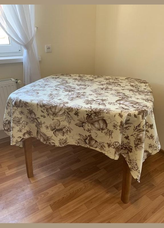 Скатертина на стіл Гарбузи, бежевий з візерунками 147*147 см Hanna (329746101)