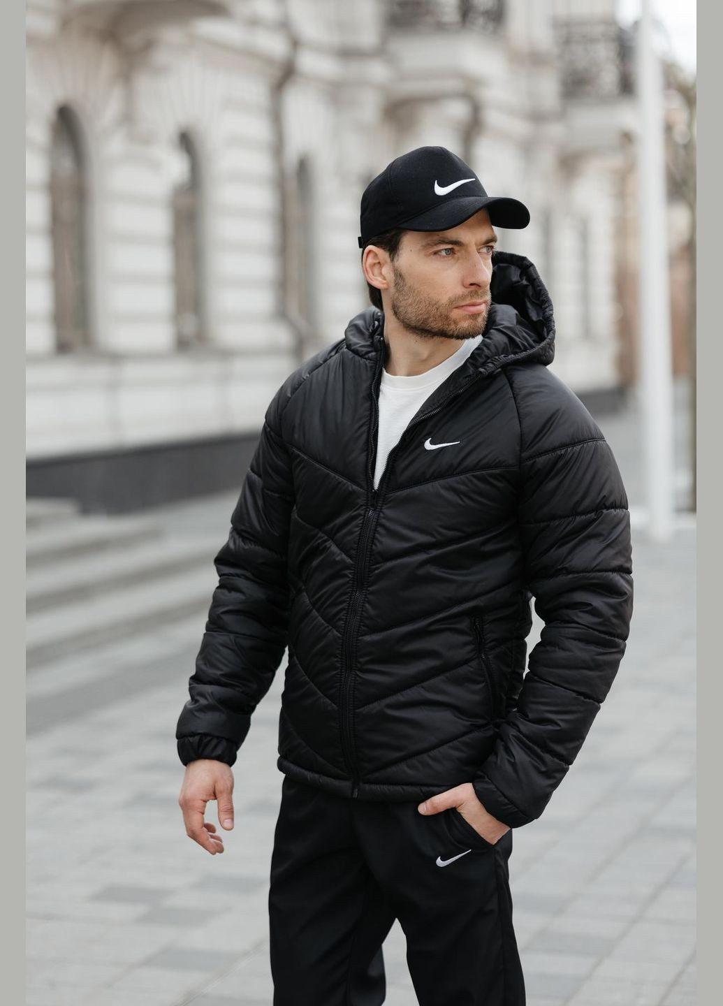 Черная демисезонная куртка мужская motion черная No Brand