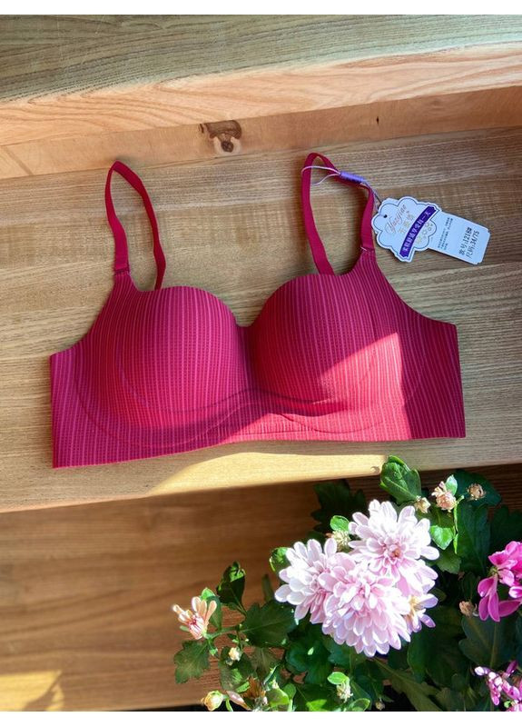 Бордовый бесшовный бюстгальтер с формованными чашками и поролон-корректором. No Brand