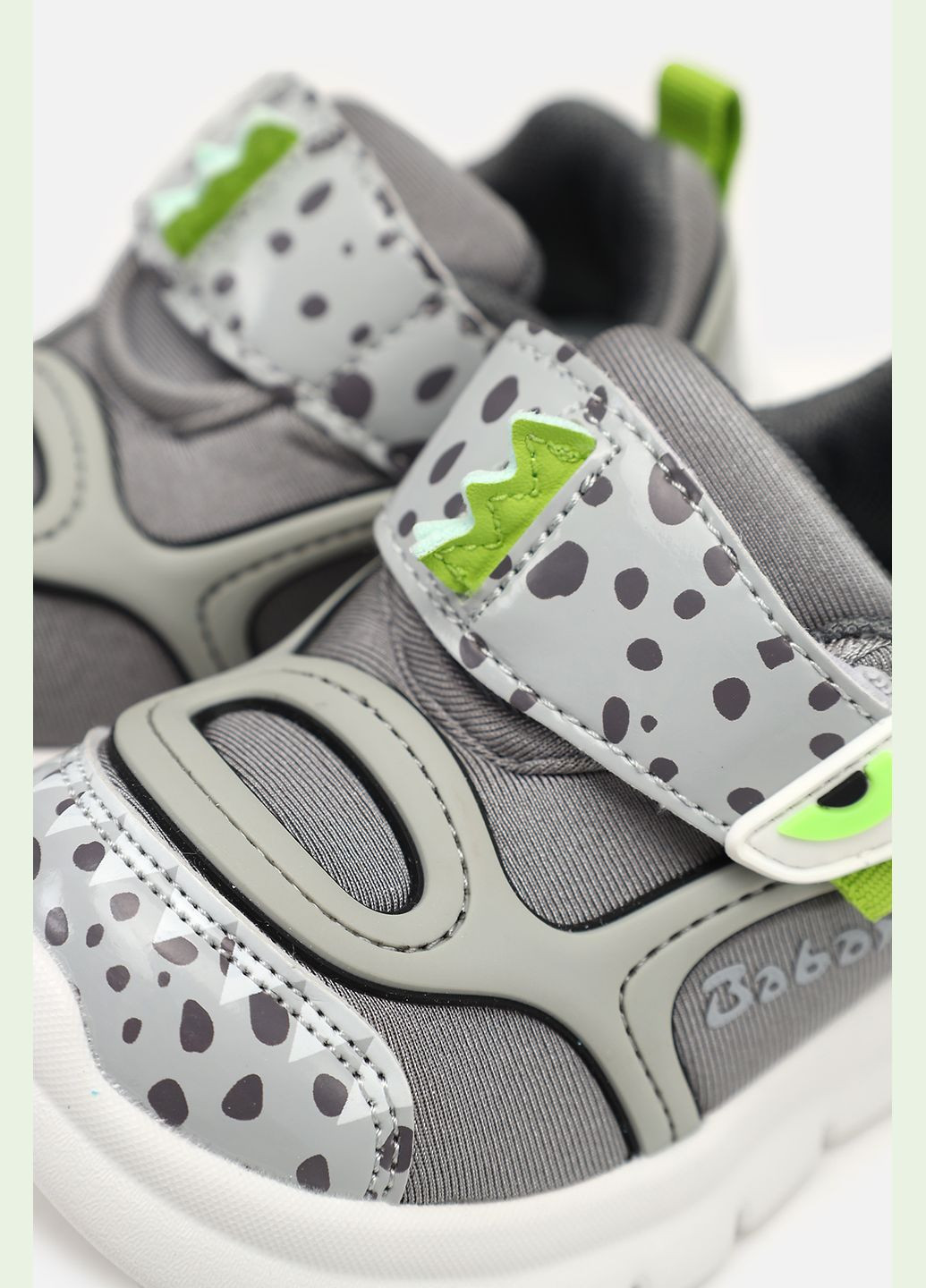 Сірі Осінні кросівки на пласкій підошві для хлопчика колір сірий цб-00269327 No Brand