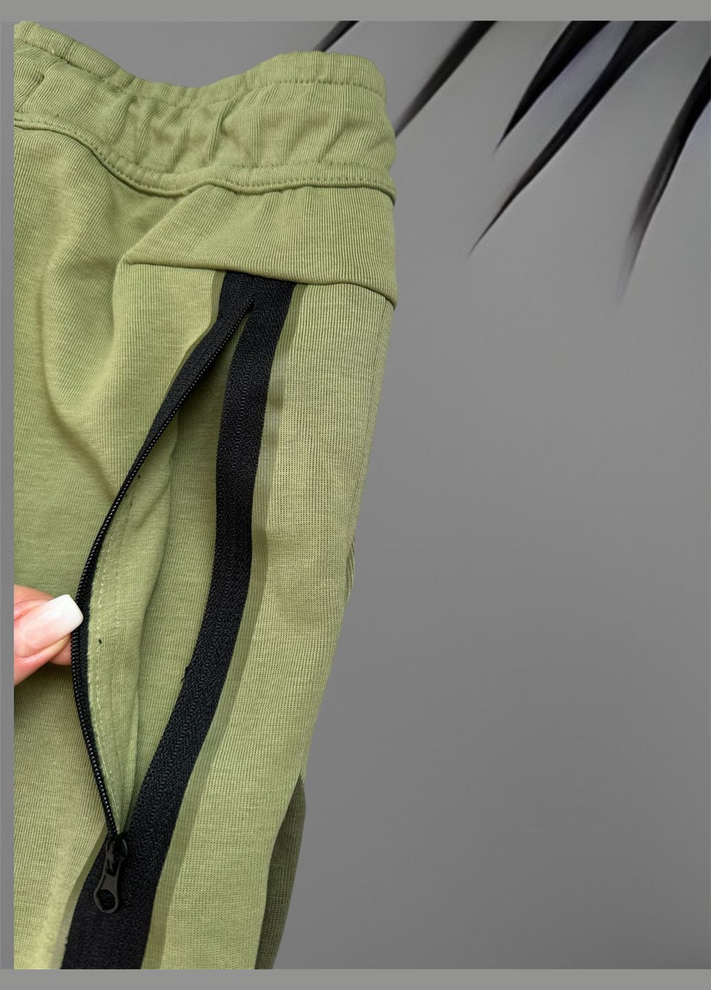 Зеленые спортивные брюки Nike