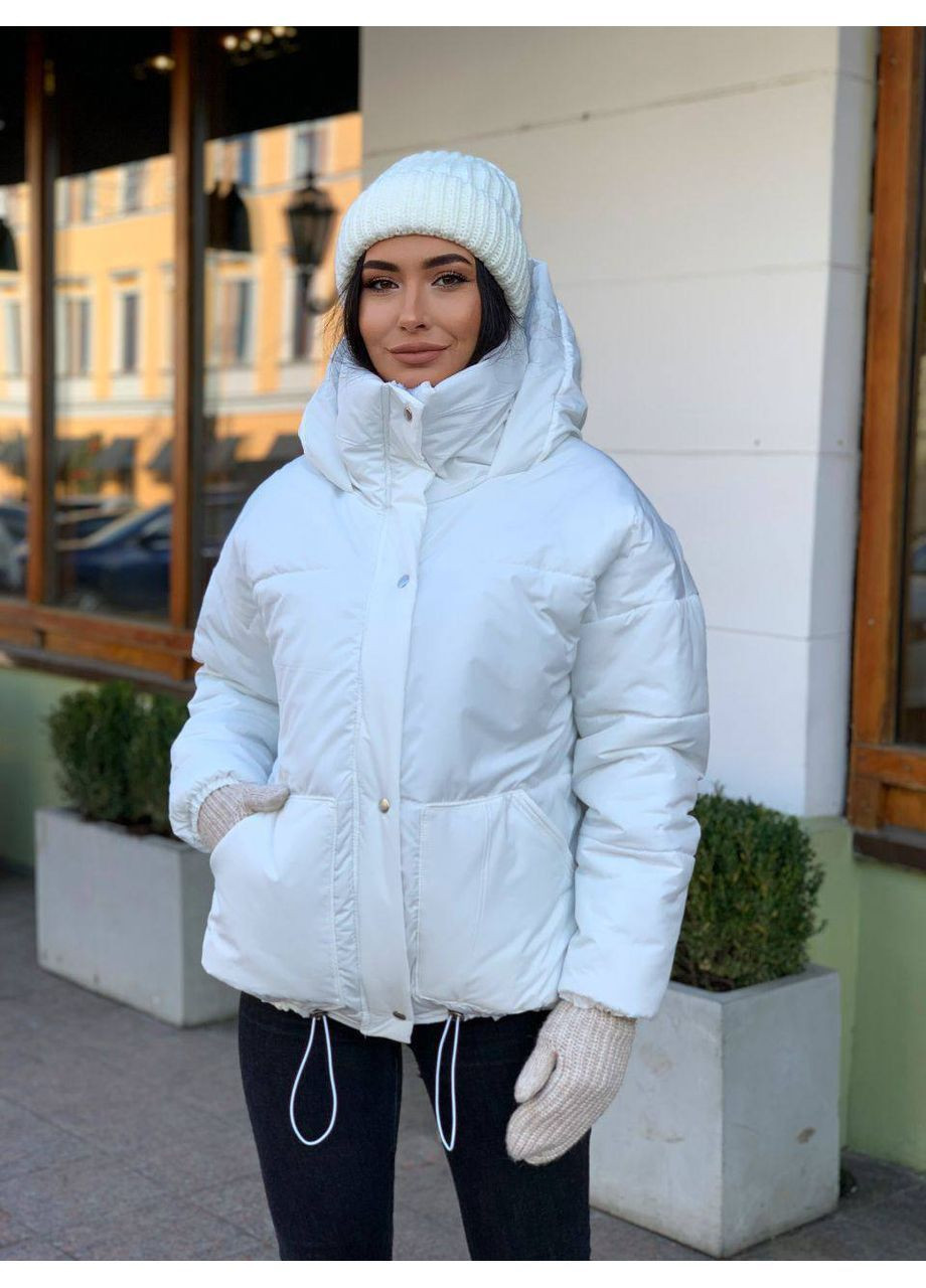 Белая зимняя женская утепленная зимняя куртка с капюшоном. No Brand
