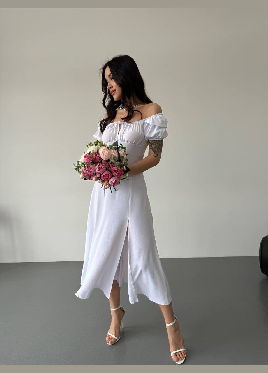 Білий коктейльна сукня міді з відкритими плечима MonCher