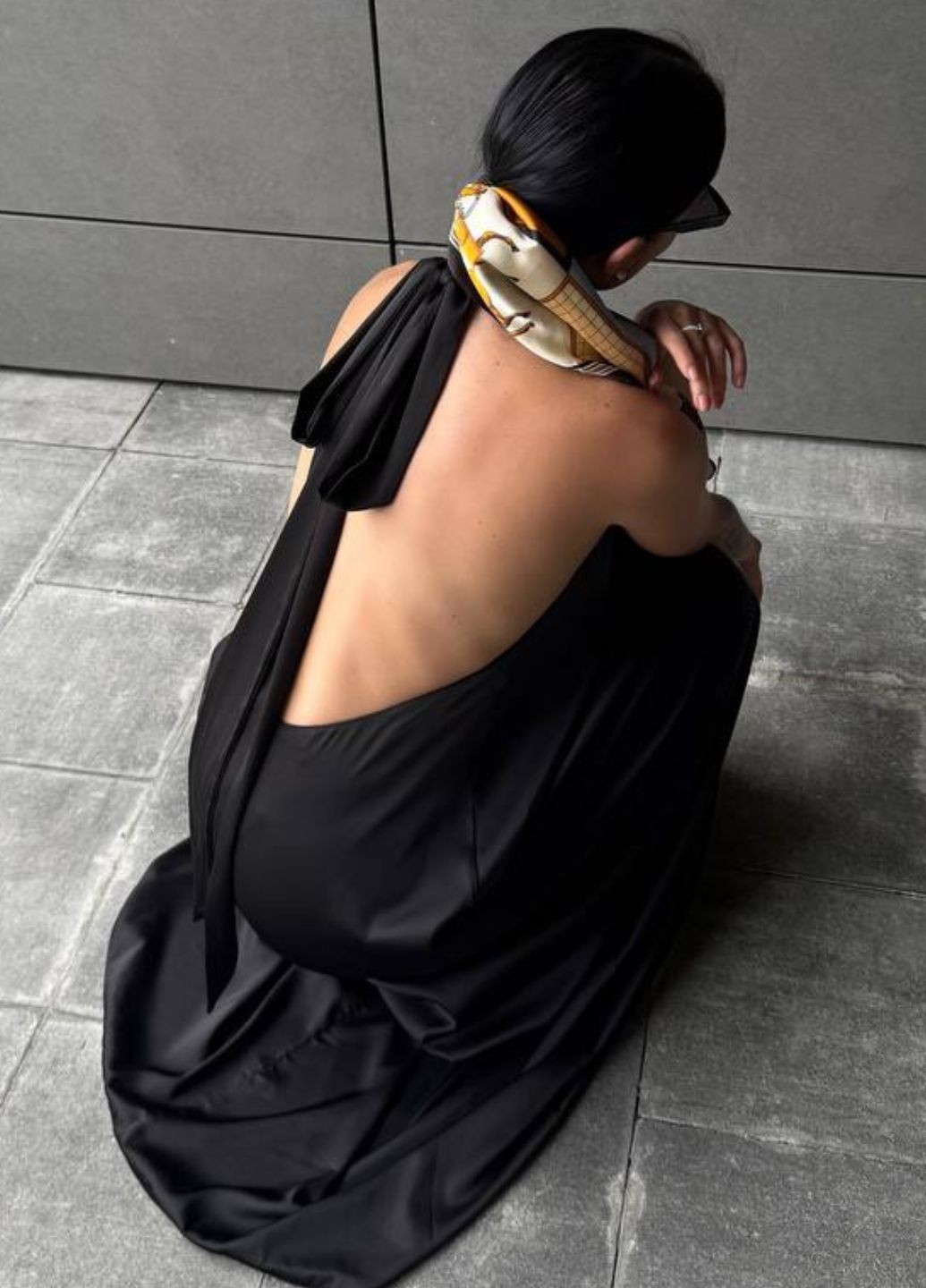 Черное повседневный изысканное легкое летнее шелковое свободное макси платье без рукавов с открытой спиной с открытой спиной Tik-Tak однотонное