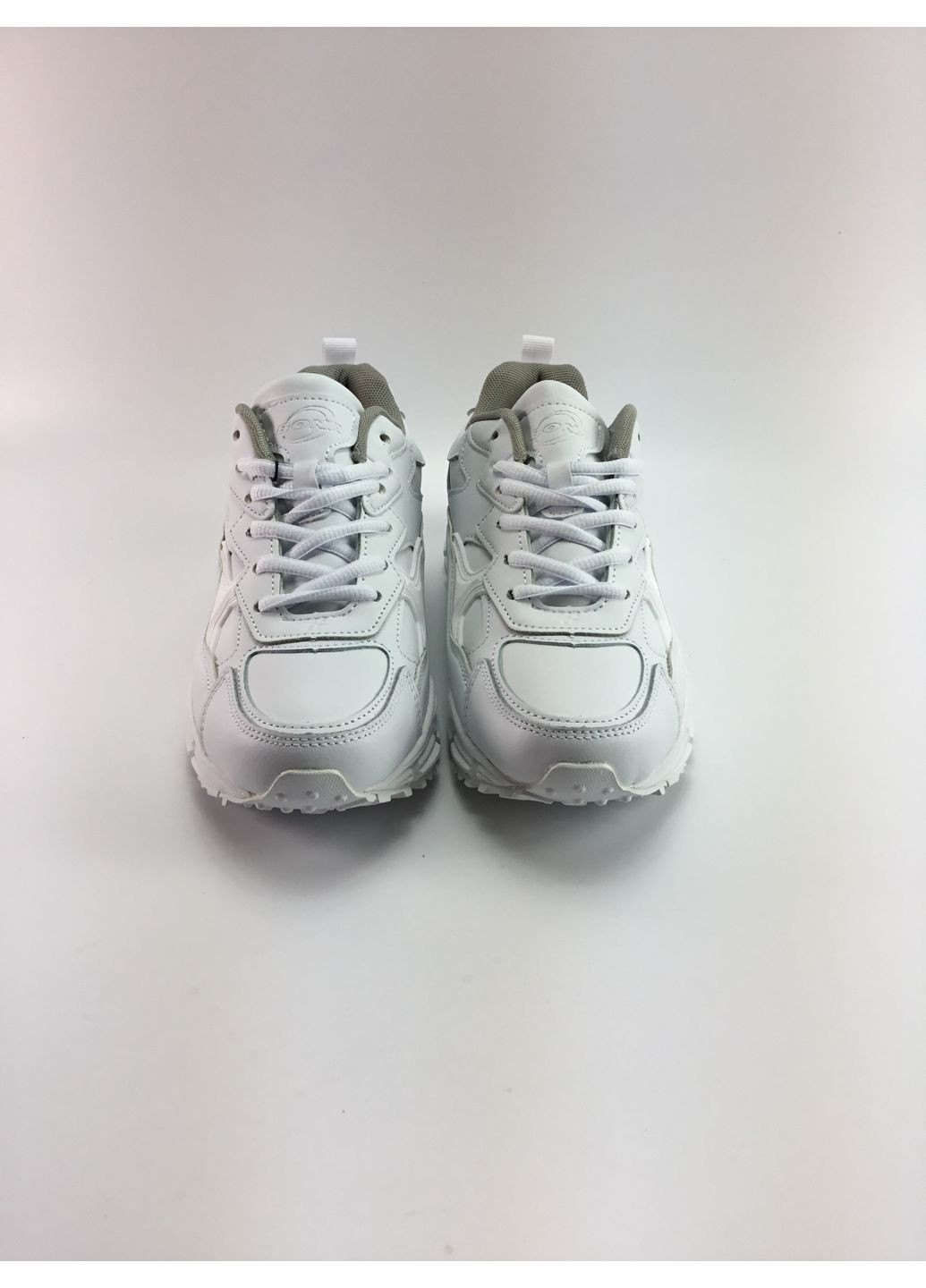 Белые всесезонные женские кроссовки Bona