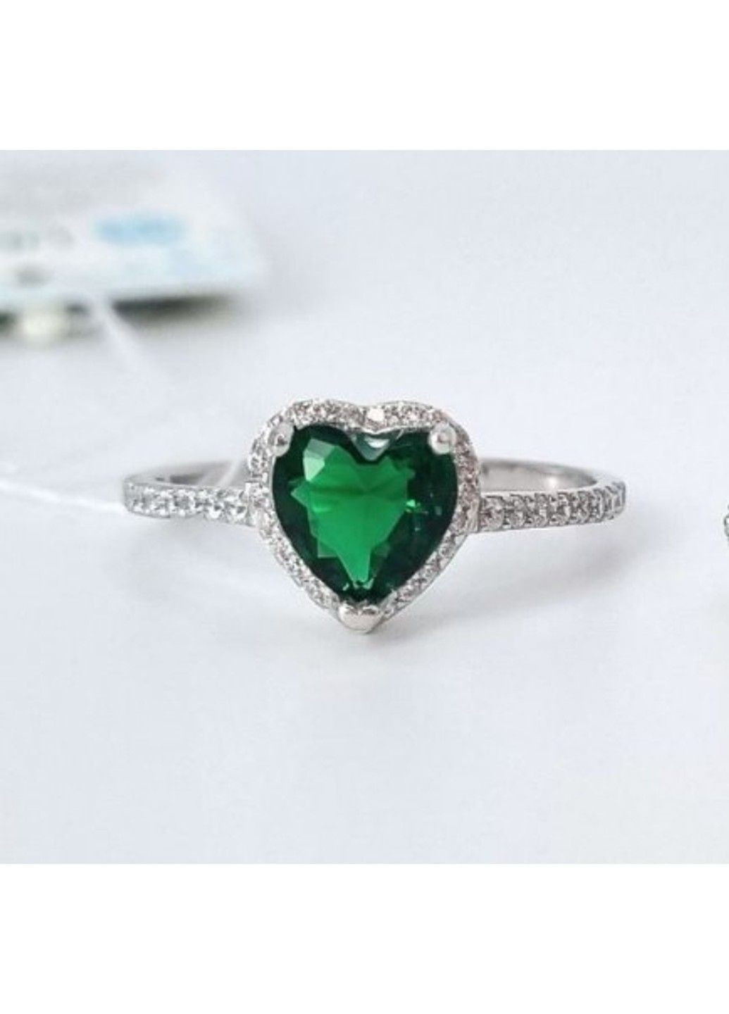 Серебряное кольцо "Сердце" с зеленым камнем 17,5р UMAX (291883900)