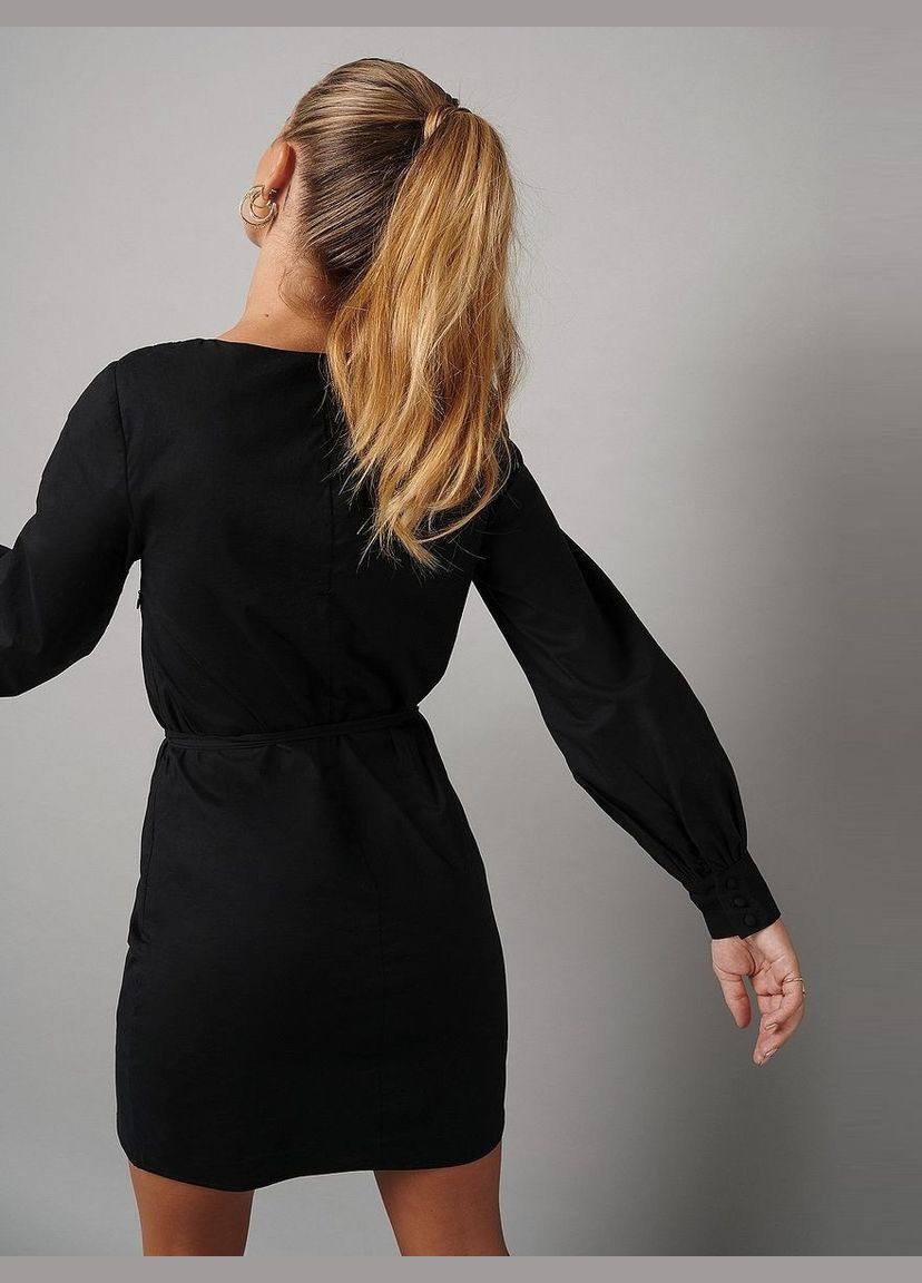 Черное платье NA-KD