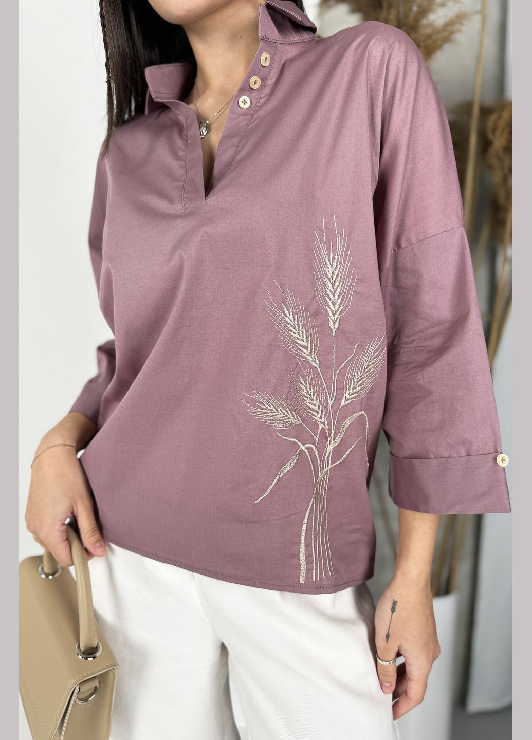 Пудрова демісезонна вишукана оригінальна сорочка з вишивкою INNOE Блуза