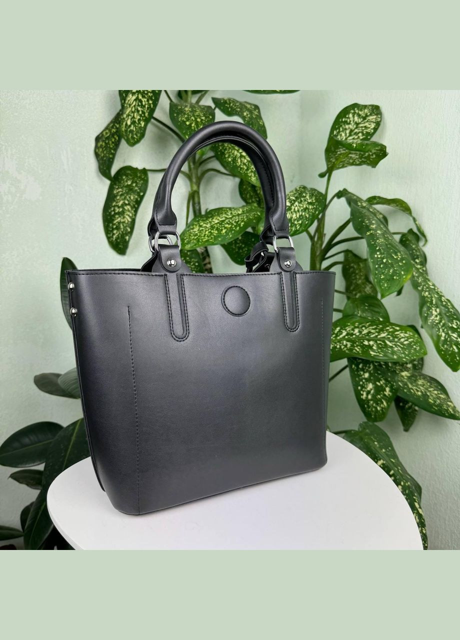 Женская сумка с кисточкой и брелоком из экокожи с одним отделением черная (sku_1517) No Brand (330576432)