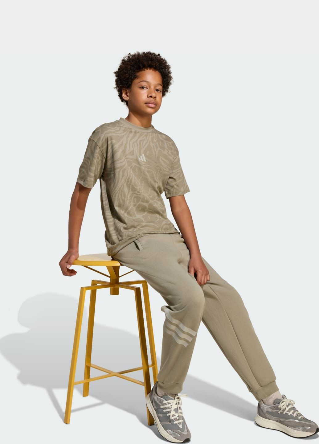 Зеленые спортивные демисезонные брюки adidas