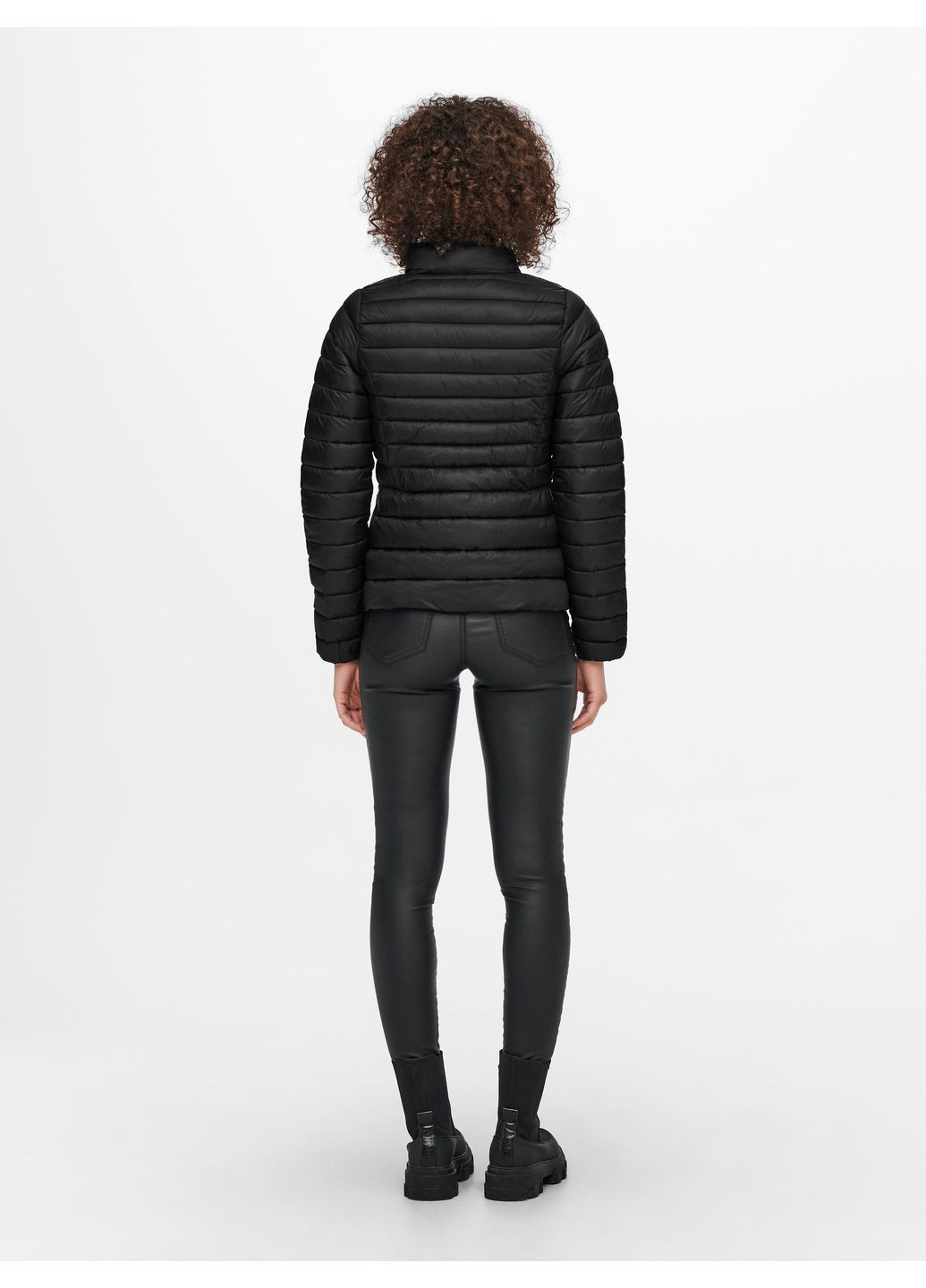 Чорна демісезонна демісезонна куртка жіноча чорна,розмір м Only