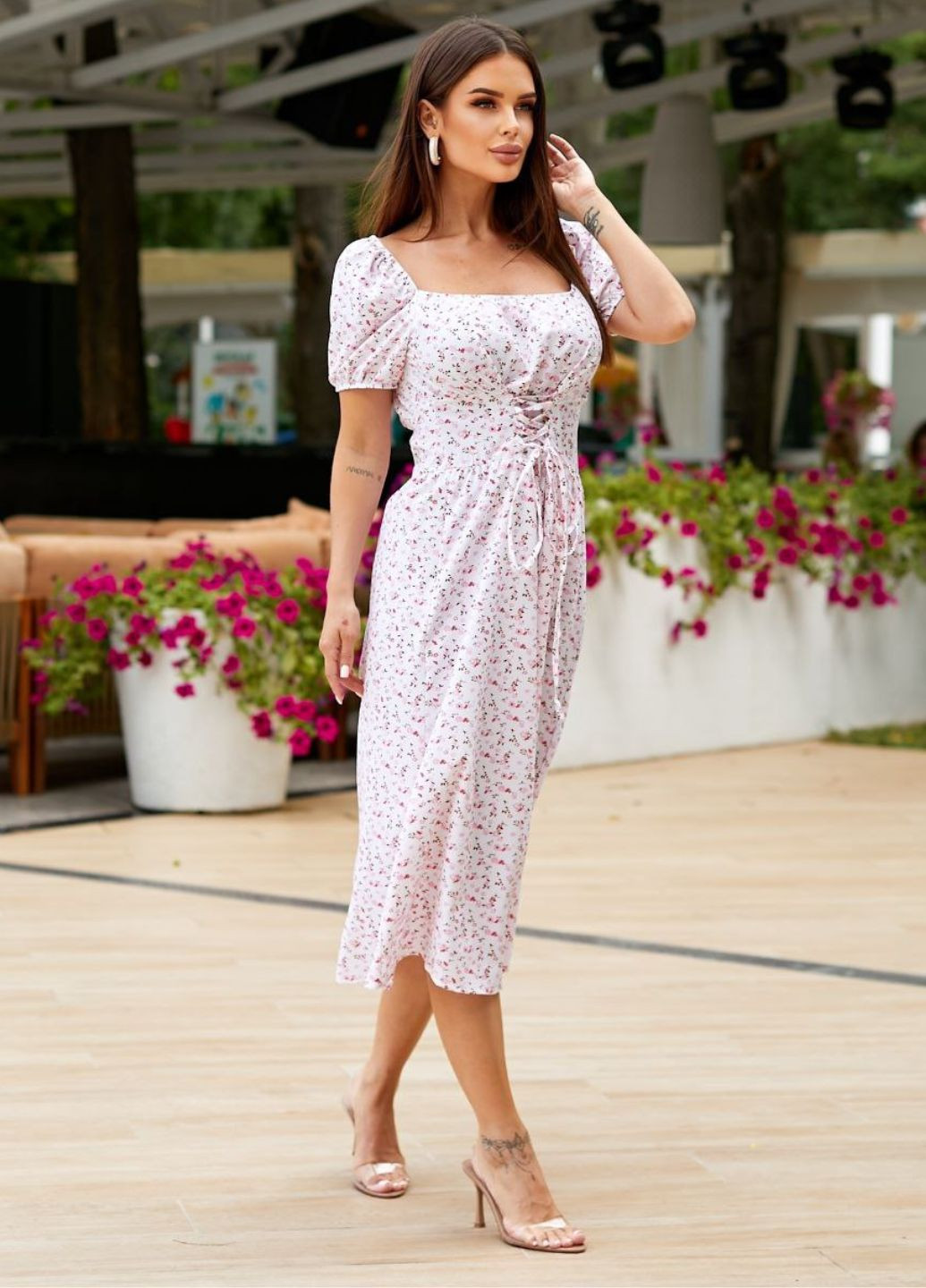 Белое повседневный платье меди с коротким рукавом фонарик Tik-Tak с цветочным принтом